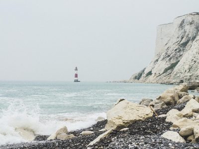 Faro en el acantilado