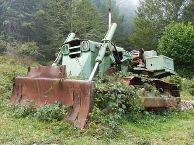 Puzzle de Puzzle de Viejo tractor de orugas abandonado